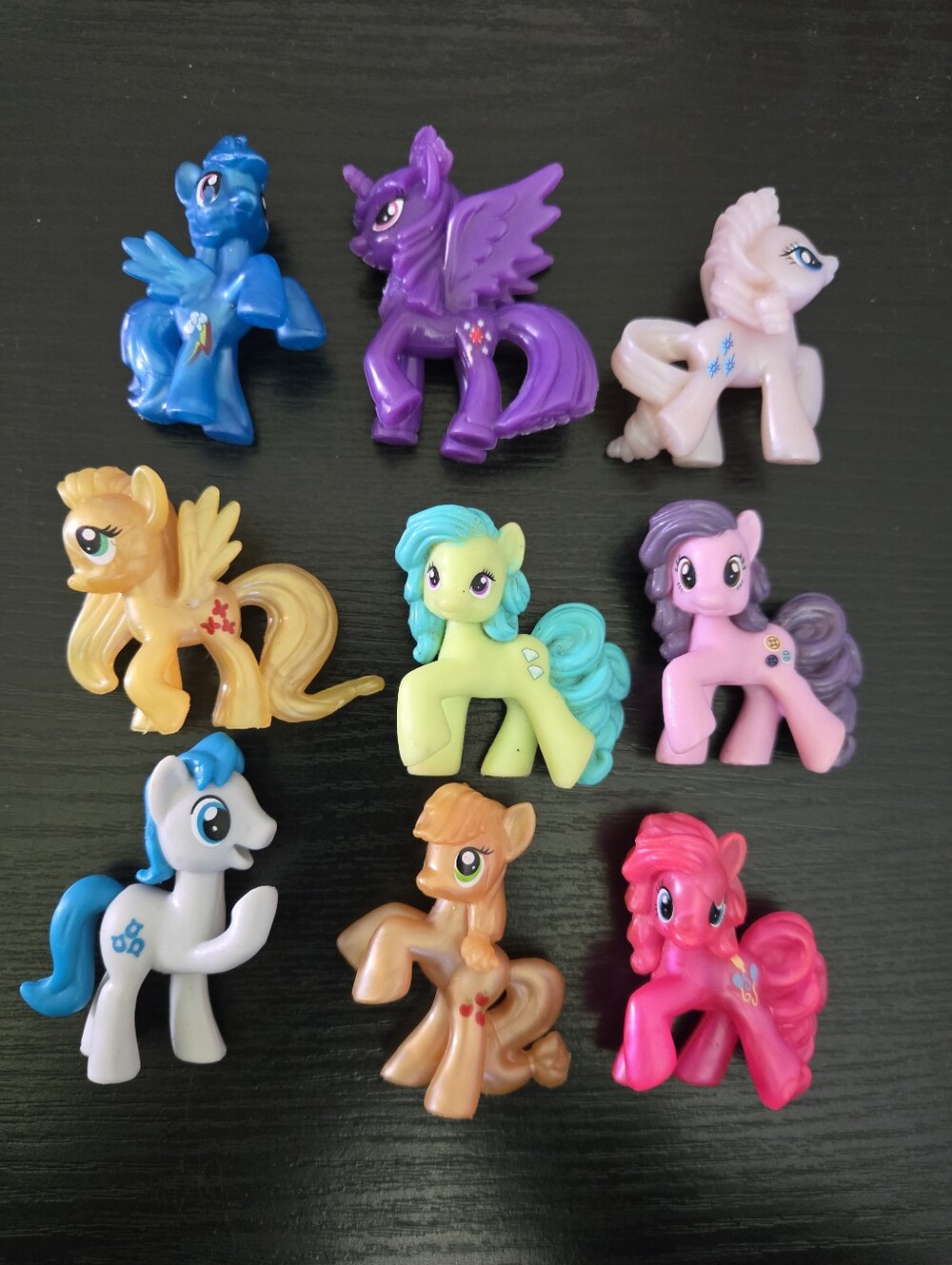 My Little Pony Lot Of 9 Mininature pony Figures.